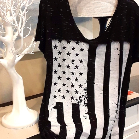 Agenda Tops - Sz LG Blk/White Stars And Stripes Tshirt